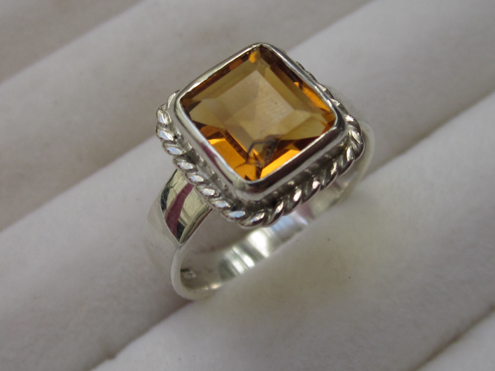 Pieza trabajada a mano en plata 950, oro 18K o gemas, trabajo anterior 06